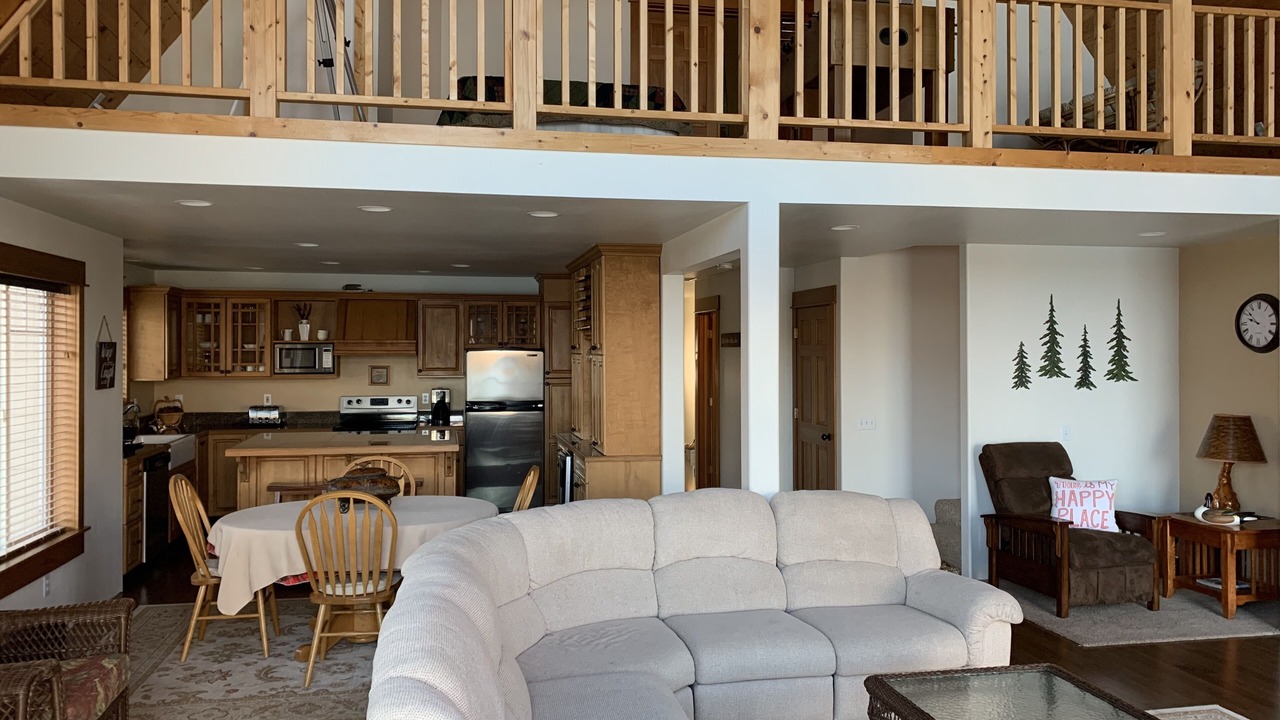 Photo of Livingroom in Manson
