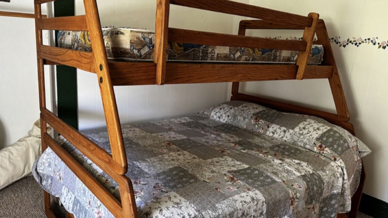 Photo of Bedroom in Weed