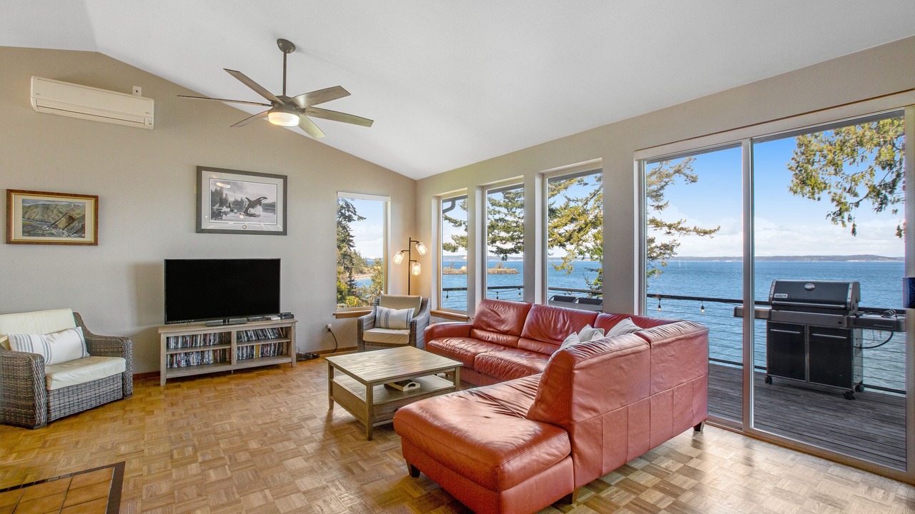 Photo of Livingroom in Port Ludlow