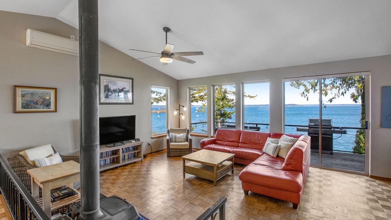 Photo of Livingroom in Port Ludlow