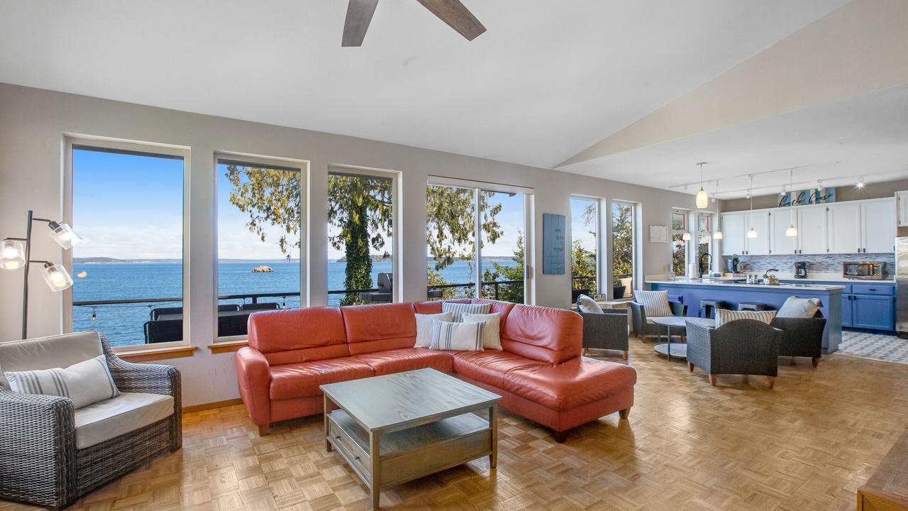 Photo of Livingroom in Port Ludlow