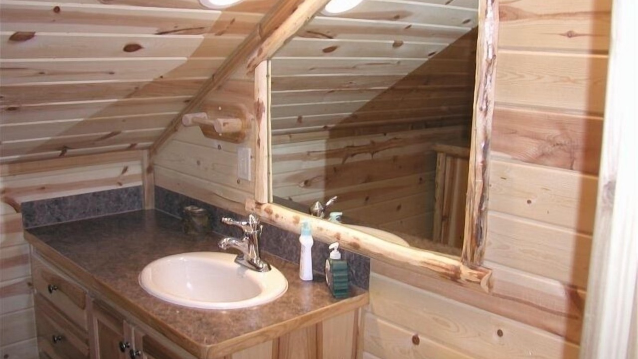 Photo of Bathroom in Island Park