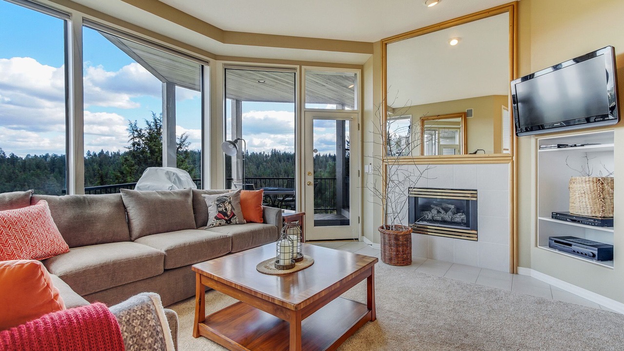 Photo of Livingroom in Century West