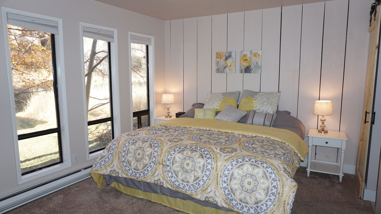 Photo of Bedroom in Warm Springs