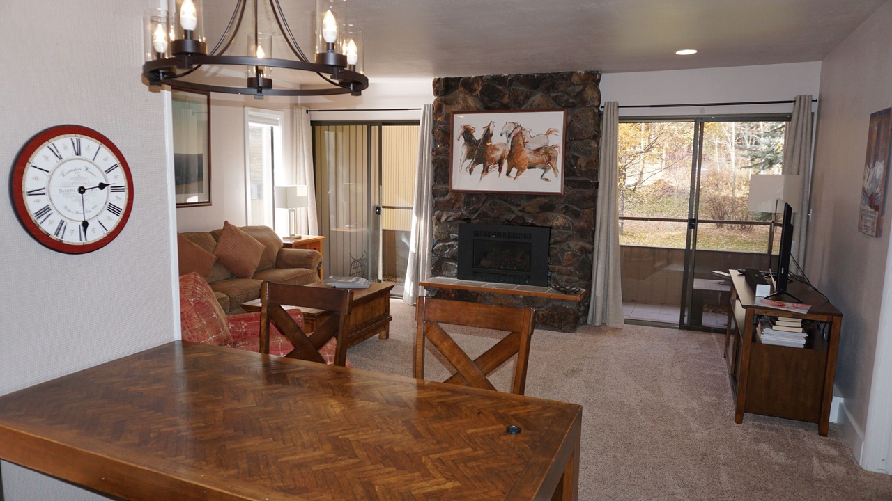Photo of Livingroom in Warm Springs