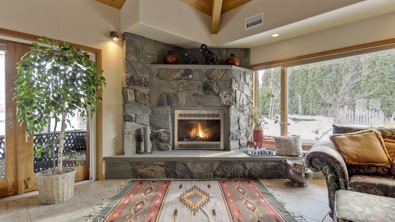 Photo of Livingroom in Manson
