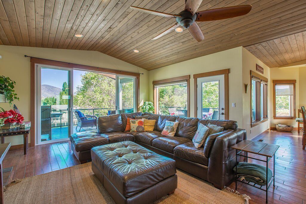 Photo of Livingroom in Wapato Point