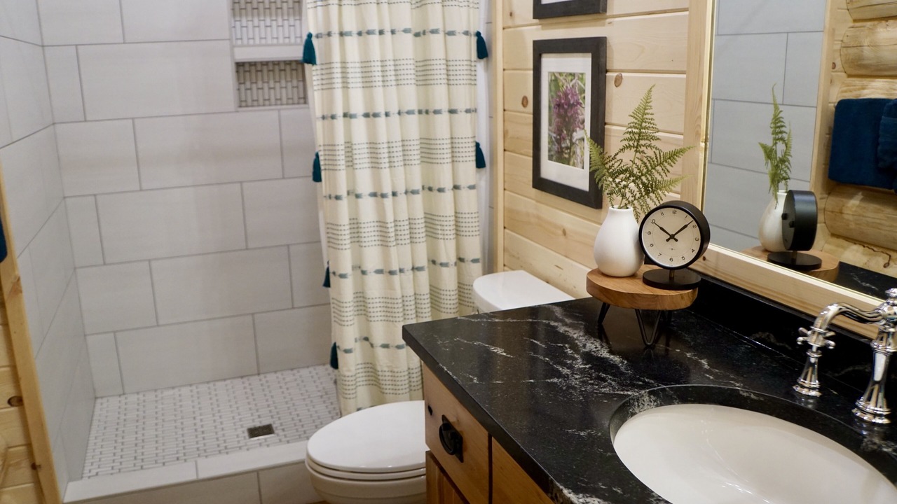 Photo of Bathroom in Island Park