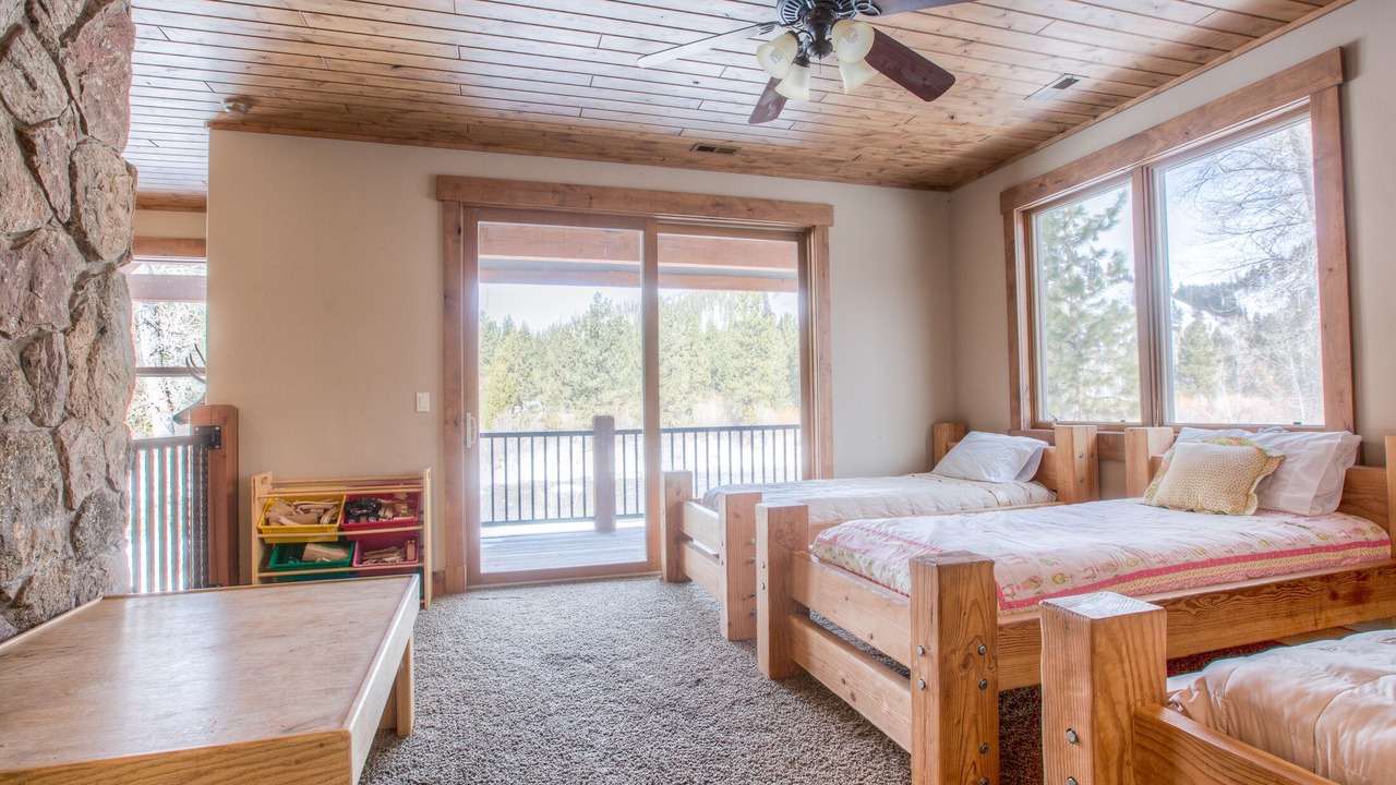 Photo of Bedroom in Featherville