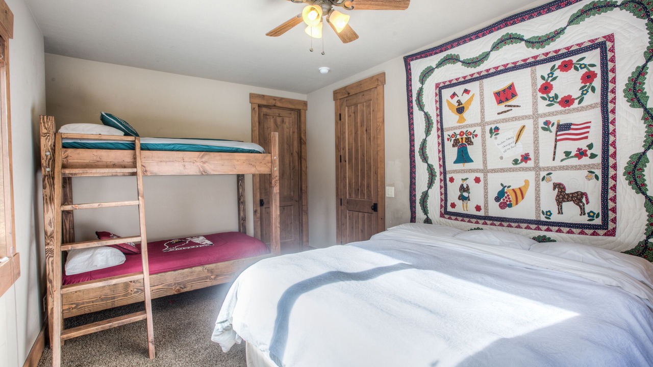 Photo of Bedroom in Featherville