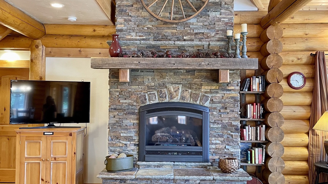 Photo of Livingroom in Oregon Water Wonderland