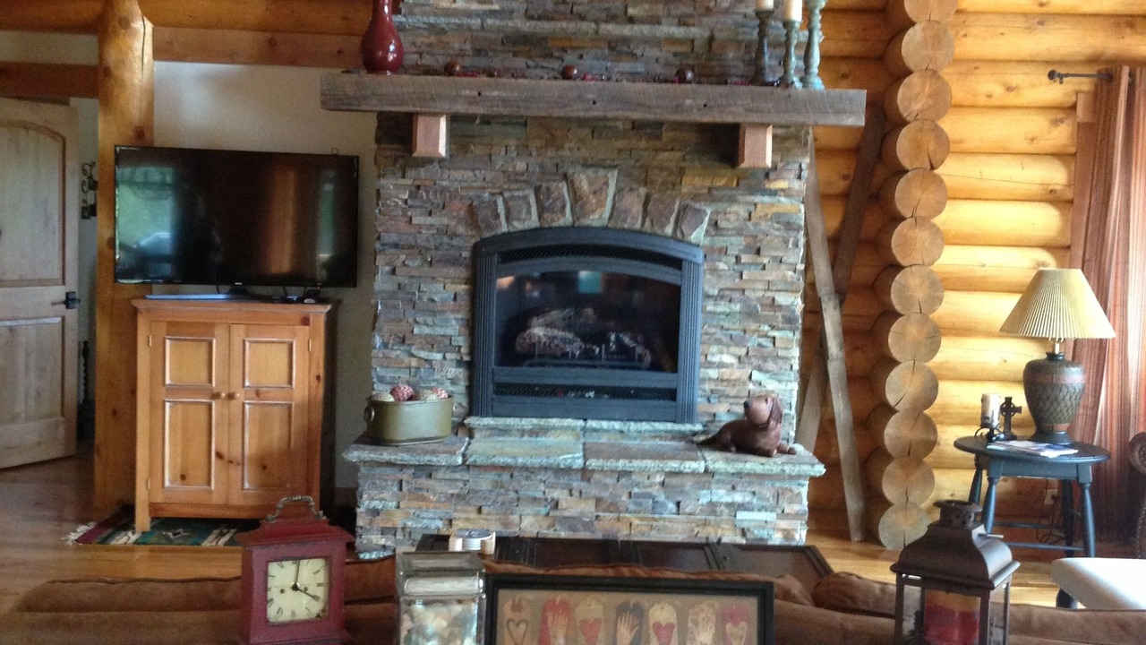 Photo of Livingroom in Oregon Water Wonderland