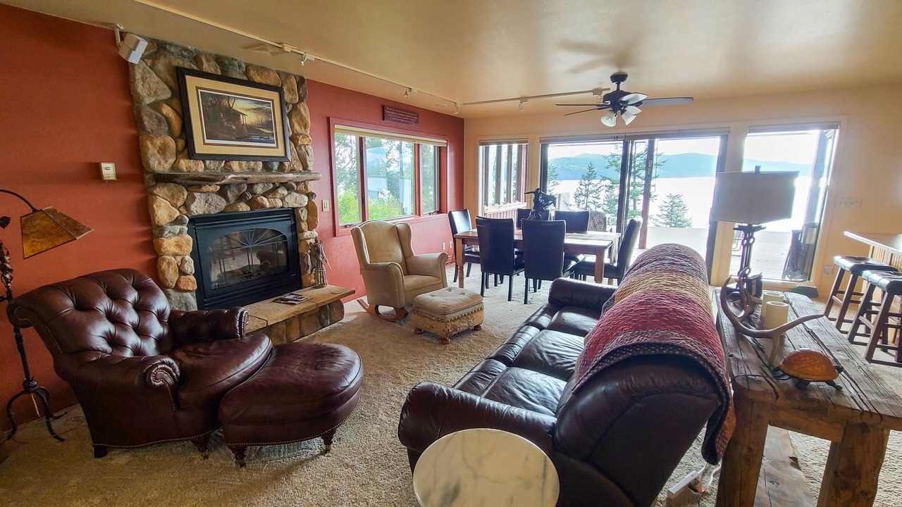 Photo of Livingroom in Trestle Creek