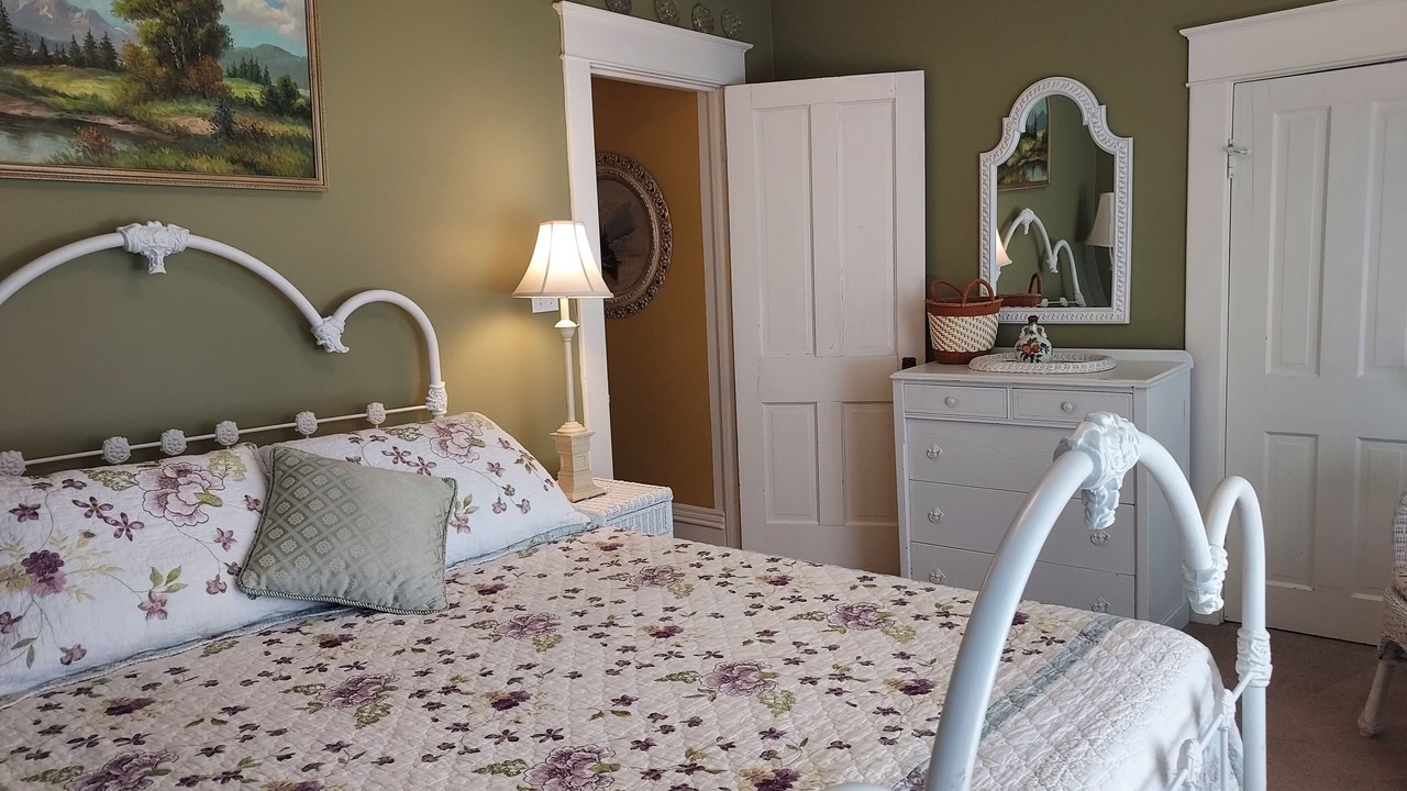 Photo of Bedroom in Garden District