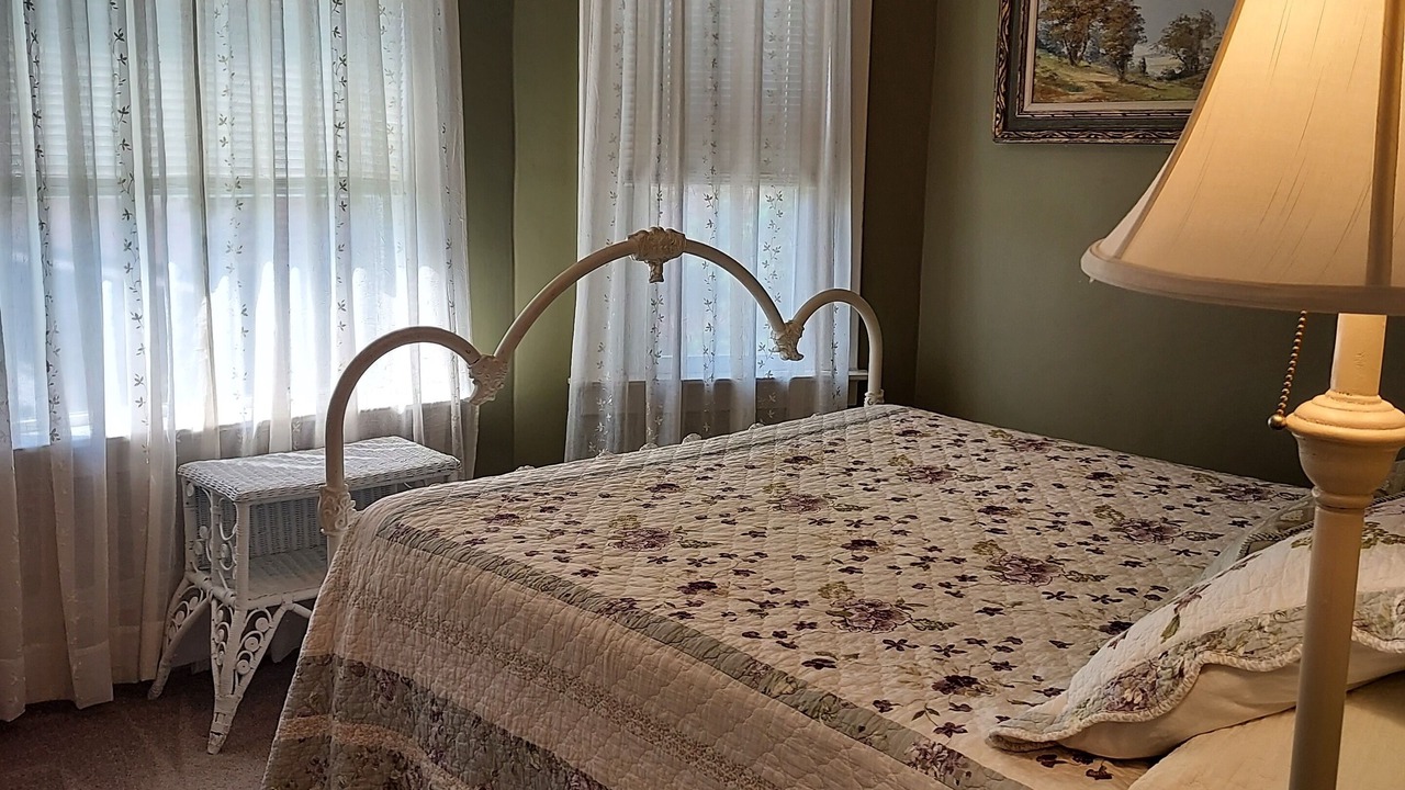 Photo of Bedroom in Garden District