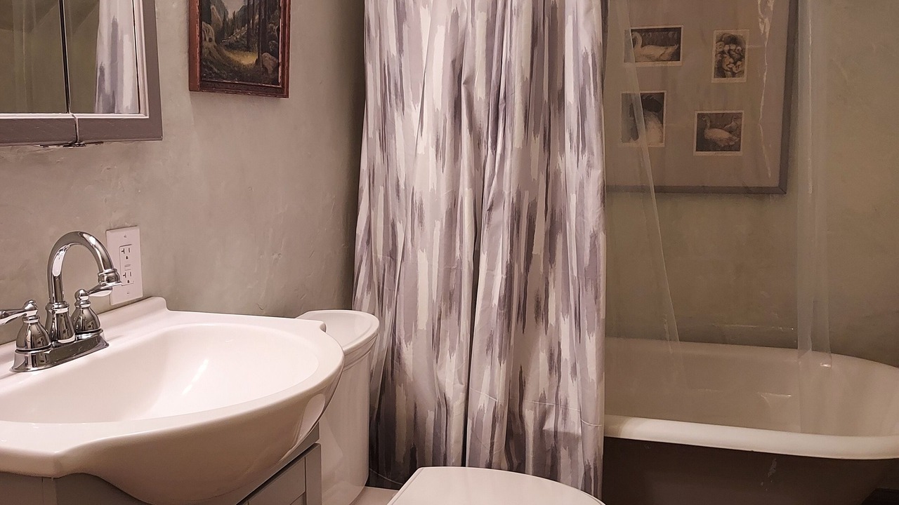 Photo of Bathroom in Garden District