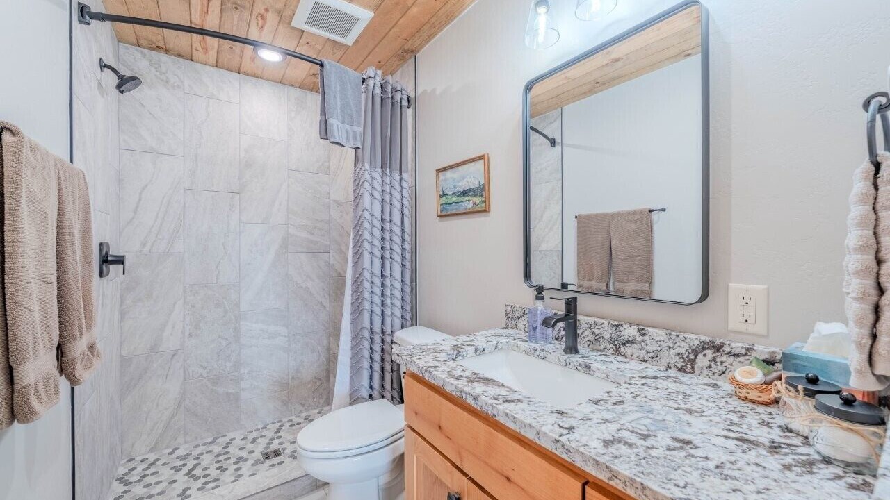 Photo of Bathroom in Island Park
