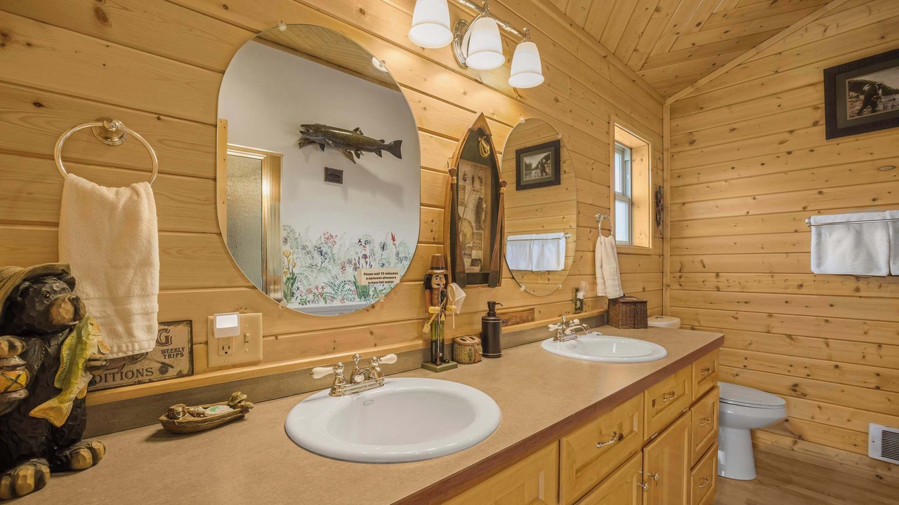 Photo of Bathroom in Island Park