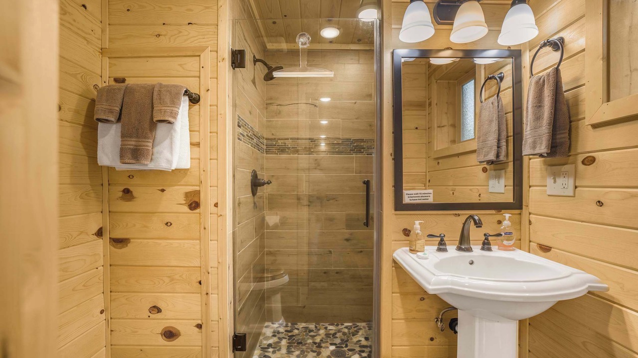Photo of Bathroom in Island Park