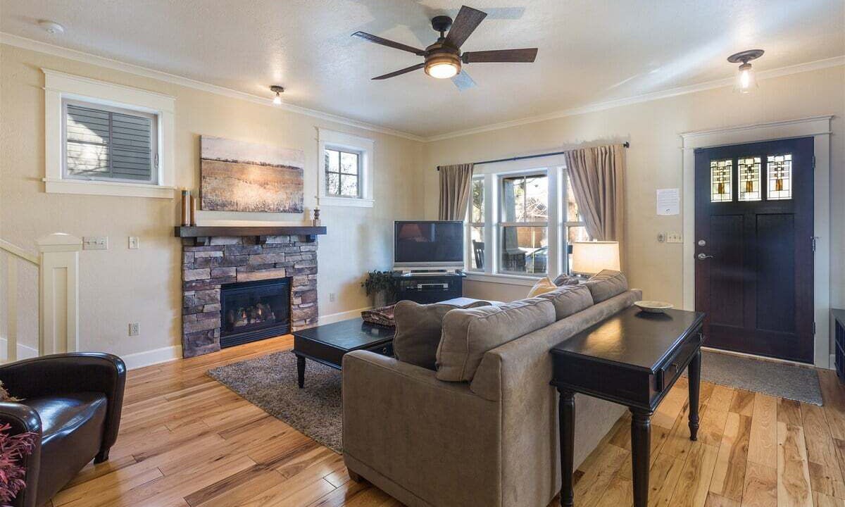 Photo of Livingroom in River West