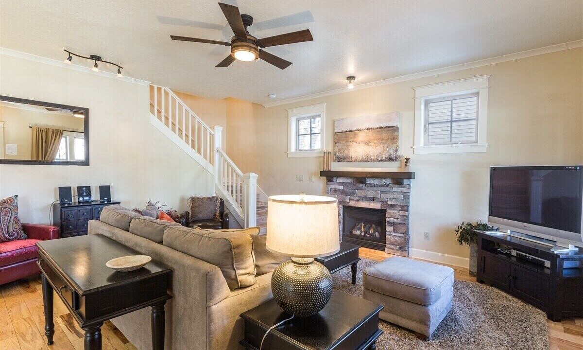Photo of Livingroom in River West