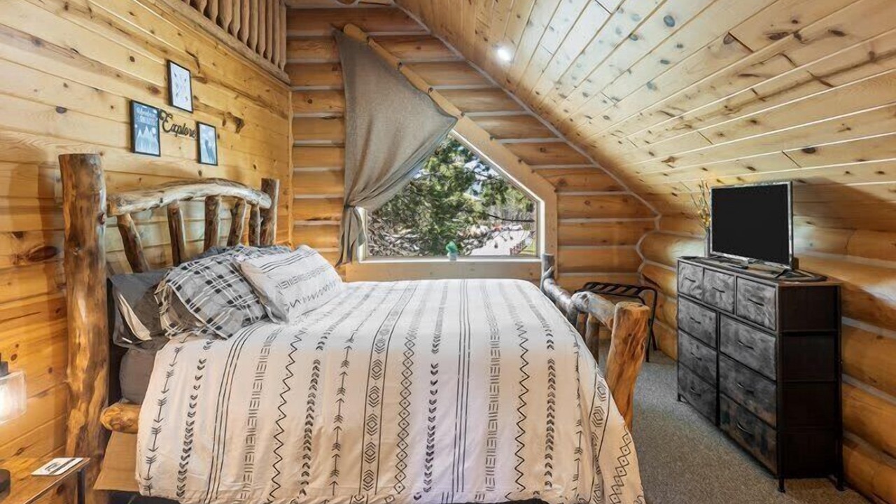 Photo of Bedroom in Island Park