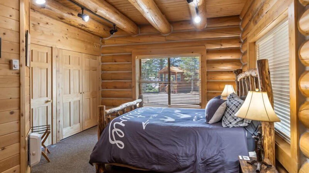 Photo of Bedroom in Island Park