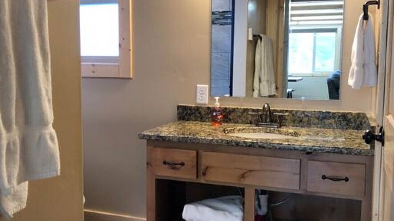 Photo of Bathroom in Island Park