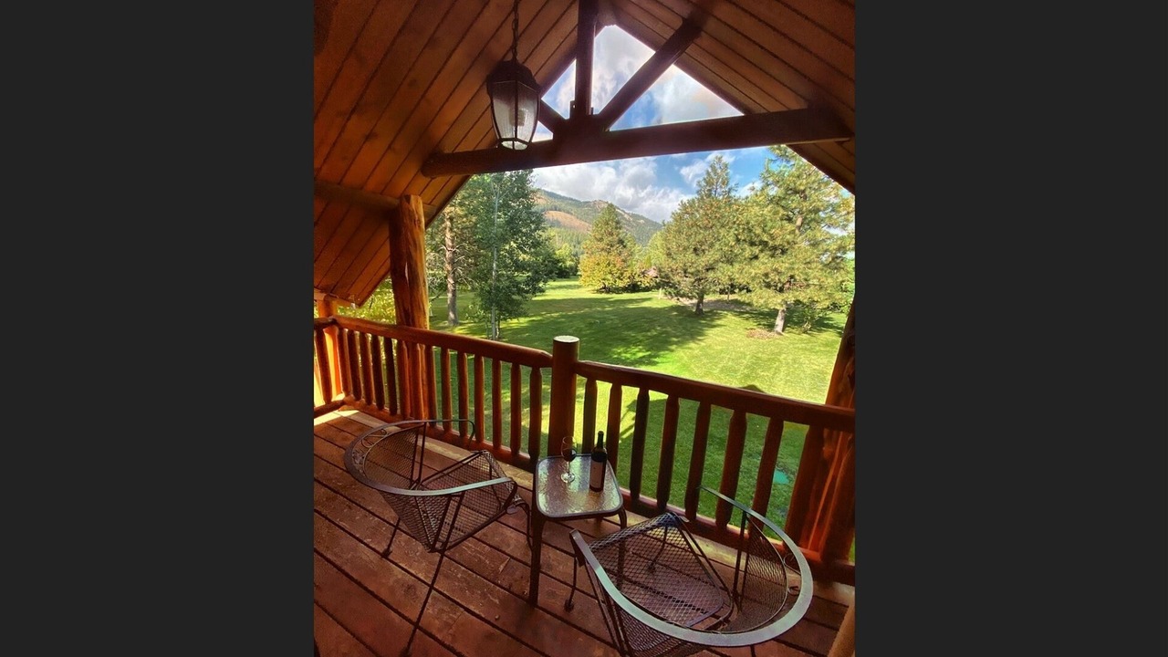 Photo of Patio Balcony in Winthrop