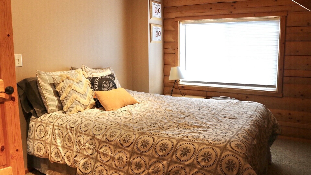 Photo of Bedroom in Loon Lake