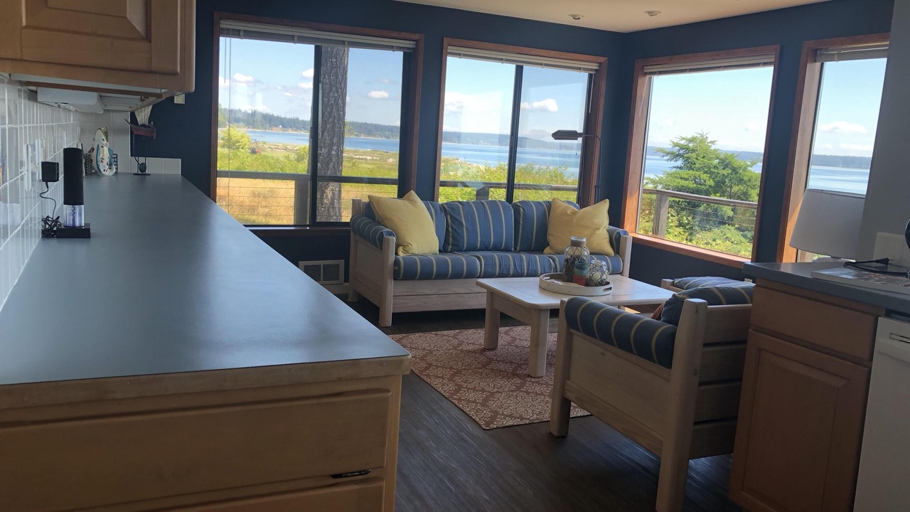 Photo of Bedroom in Lakebay