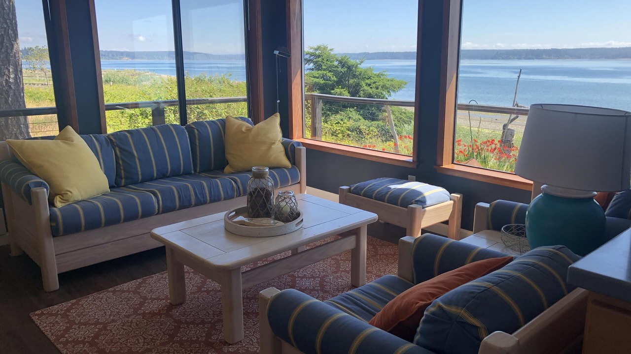 Photo of Bedroom in Lakebay