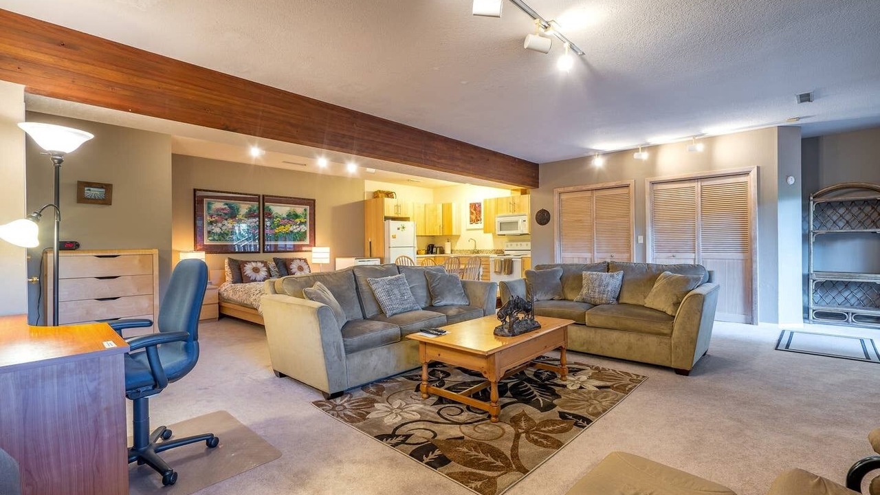 Photo of Livingroom in West Hills