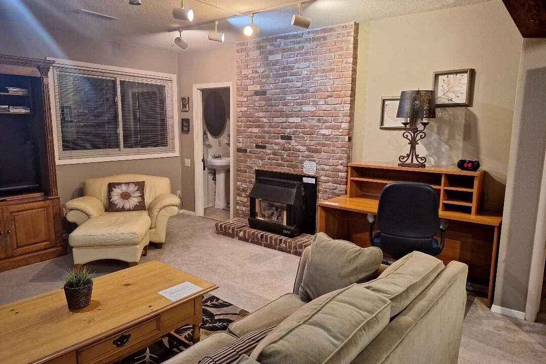 Photo of Livingroom in West Hills