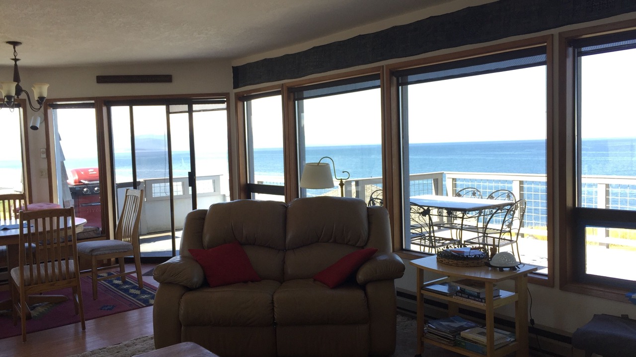 Photo of Livingroom in Oak Harbor