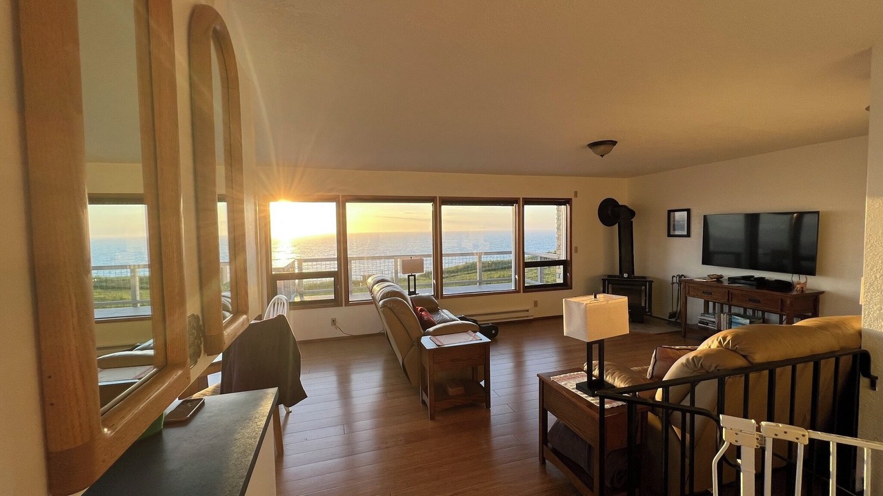 Photo of Livingroom in Oak Harbor