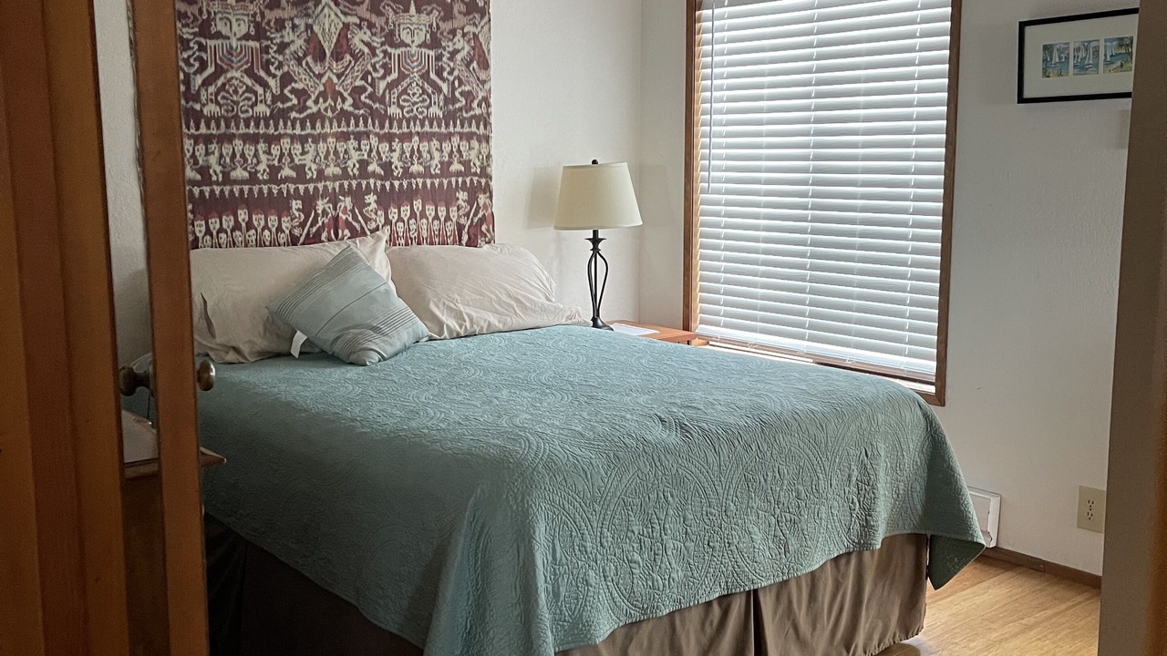 Photo of Bedroom in Oak Harbor