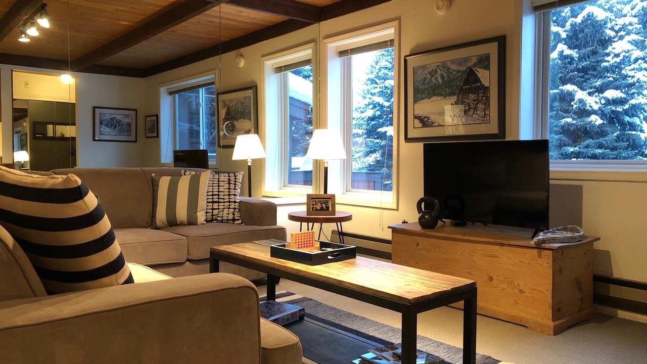 Photo of Livingroom in Elkhorn