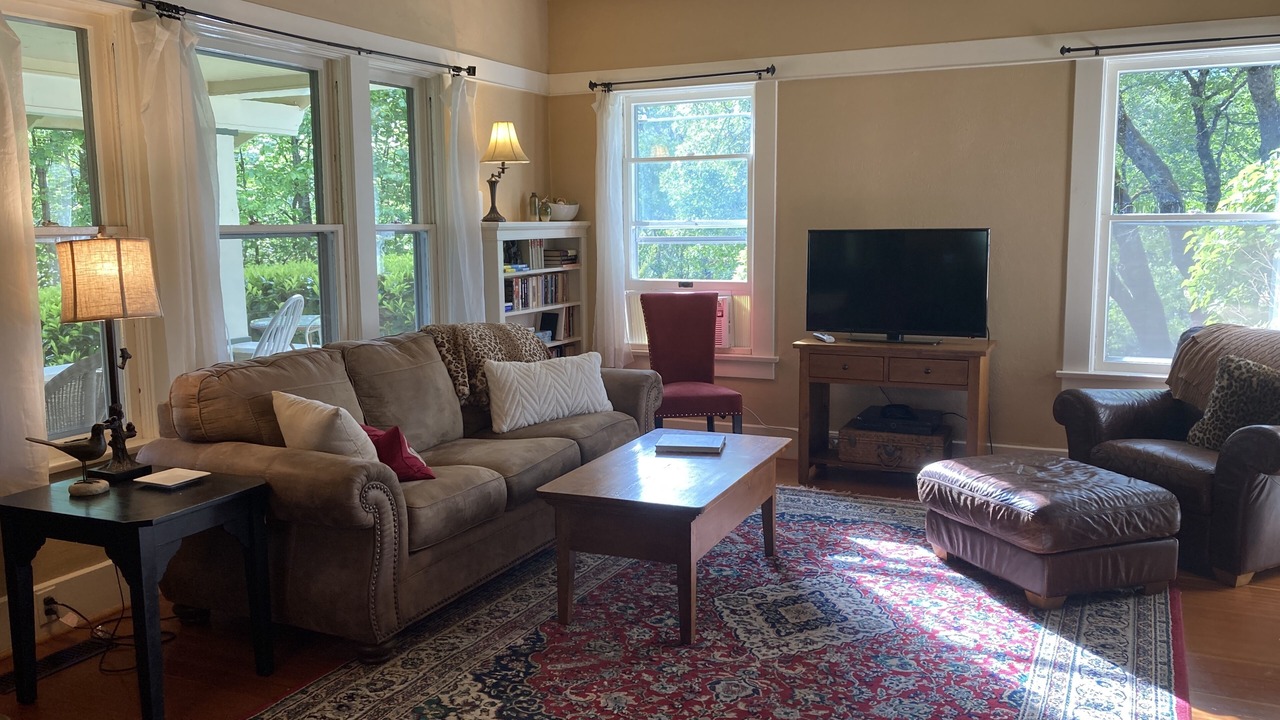 Photo of Bedroom in Grants Pass