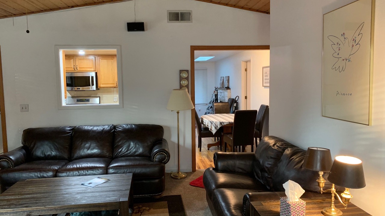 Photo of Livingroom in North Rose Hill