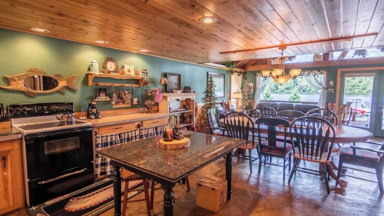 Photo of Bedroom in Eatonville