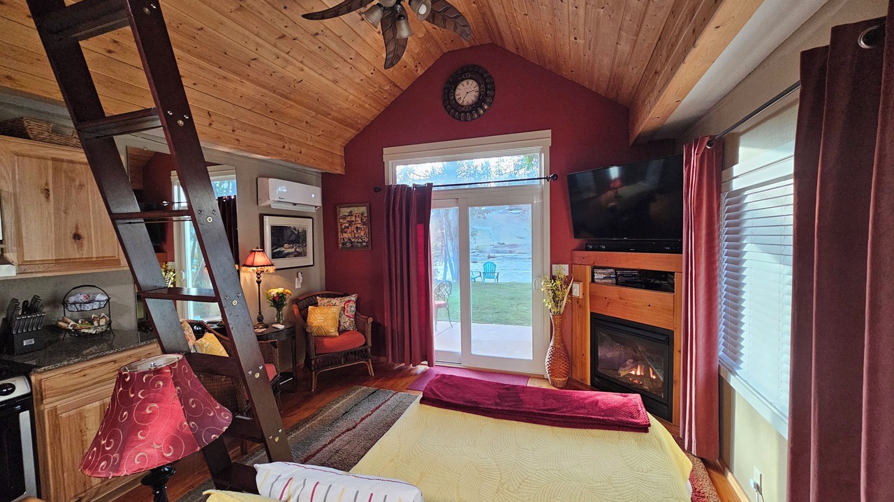 Photo of Bedroom in Shady Cove