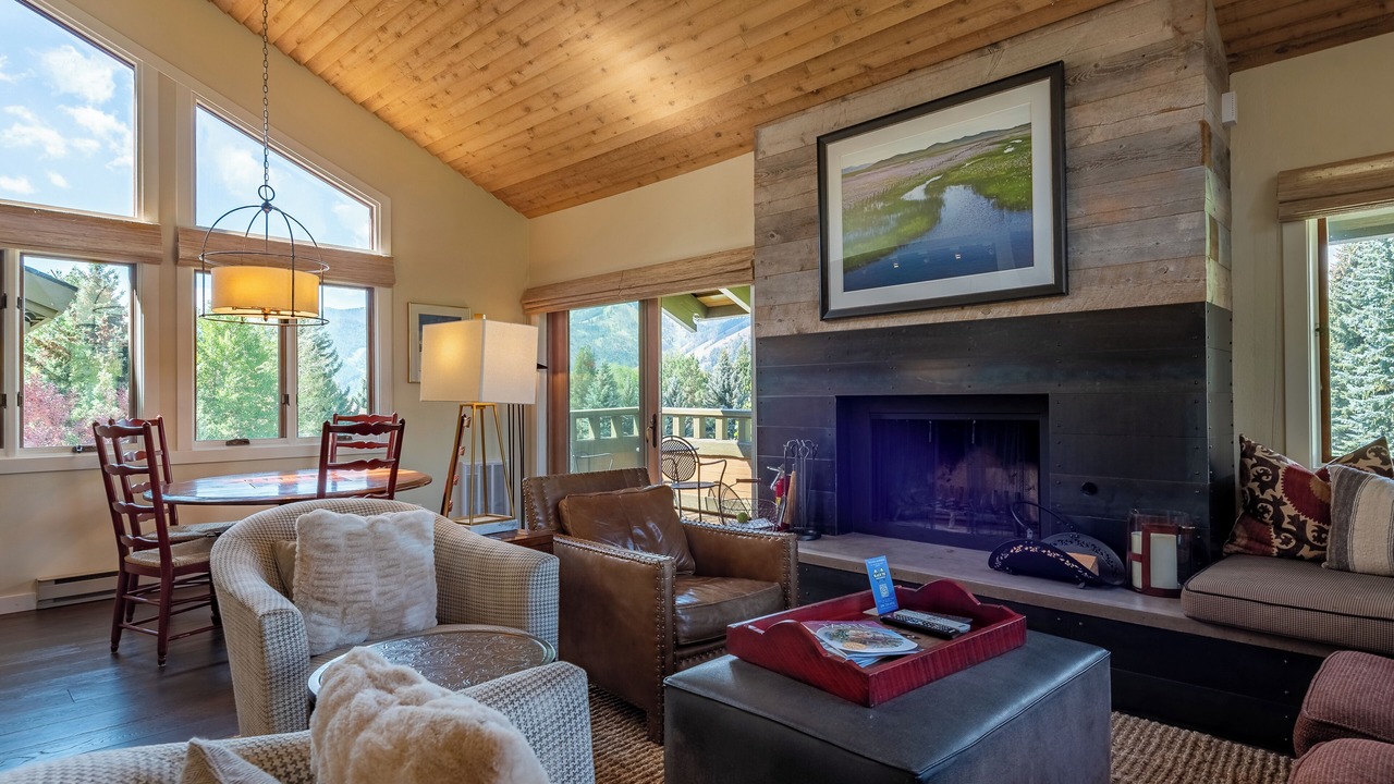 Photo of Livingroom in Elkhorn