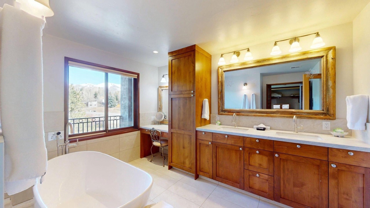 Photo of Bathroom in Elkhorn Village