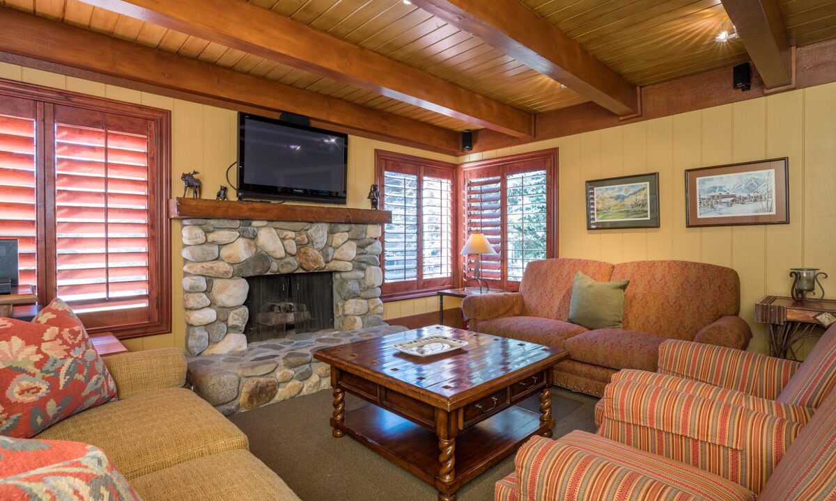 Photo of Livingroom in Elkhorn