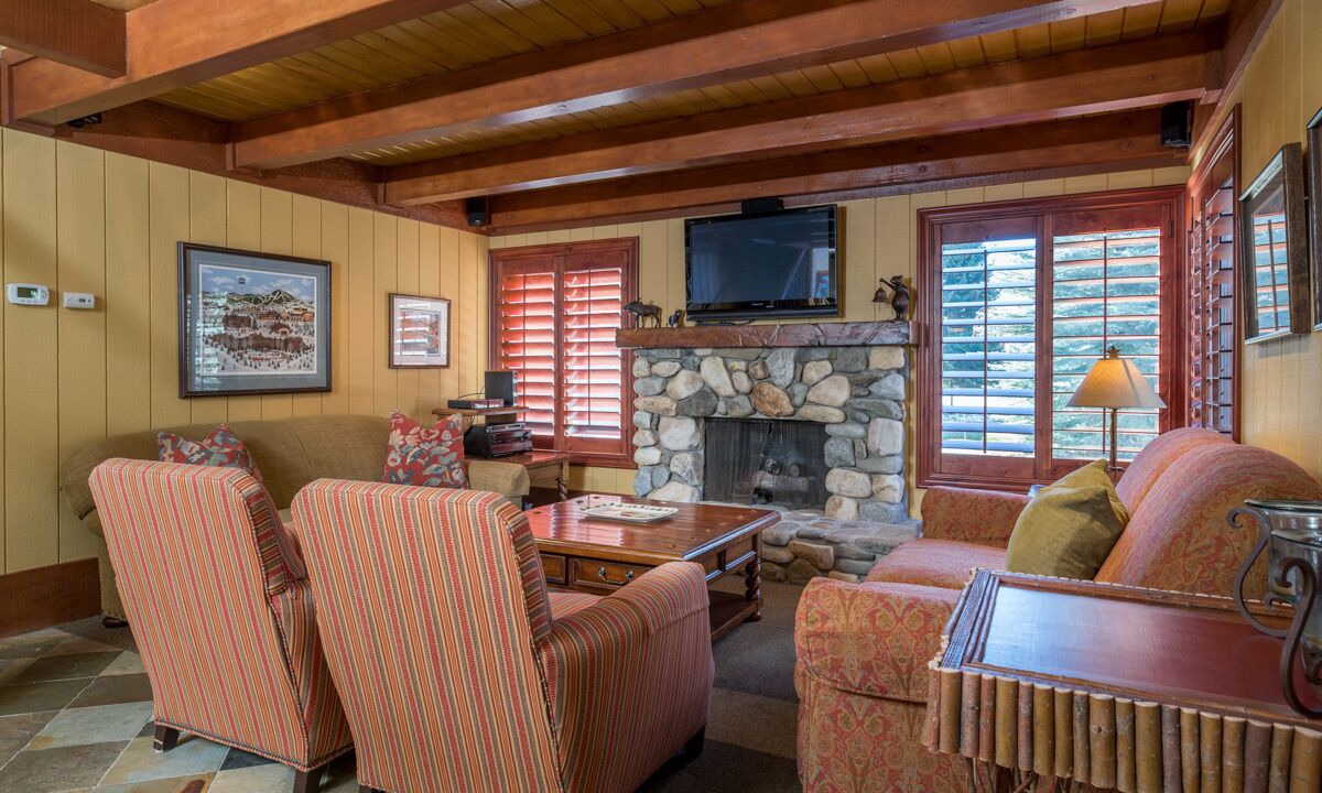 Photo of Livingroom in Elkhorn