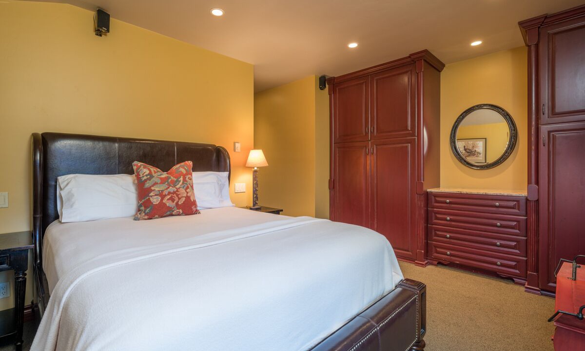 Photo of Bedroom in Elkhorn