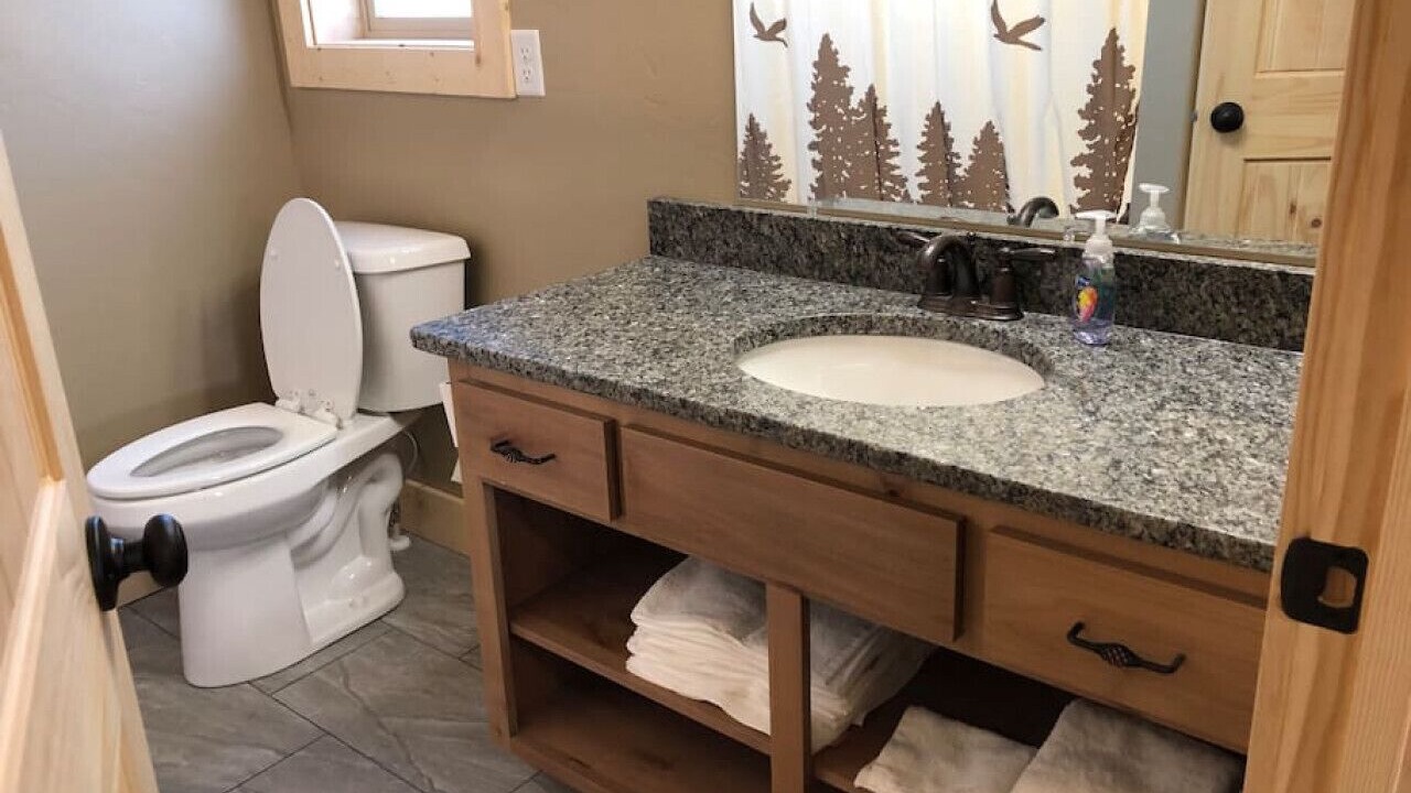 Photo of Bathroom in Island Park