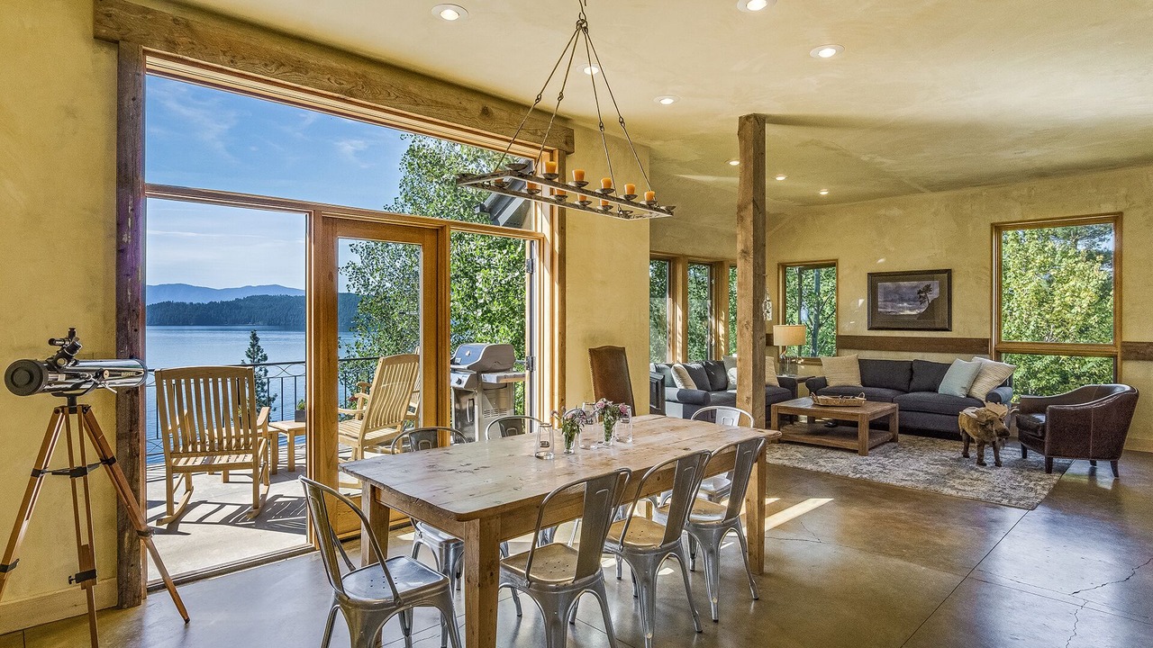 Photo of Livingroom in Sandpoint