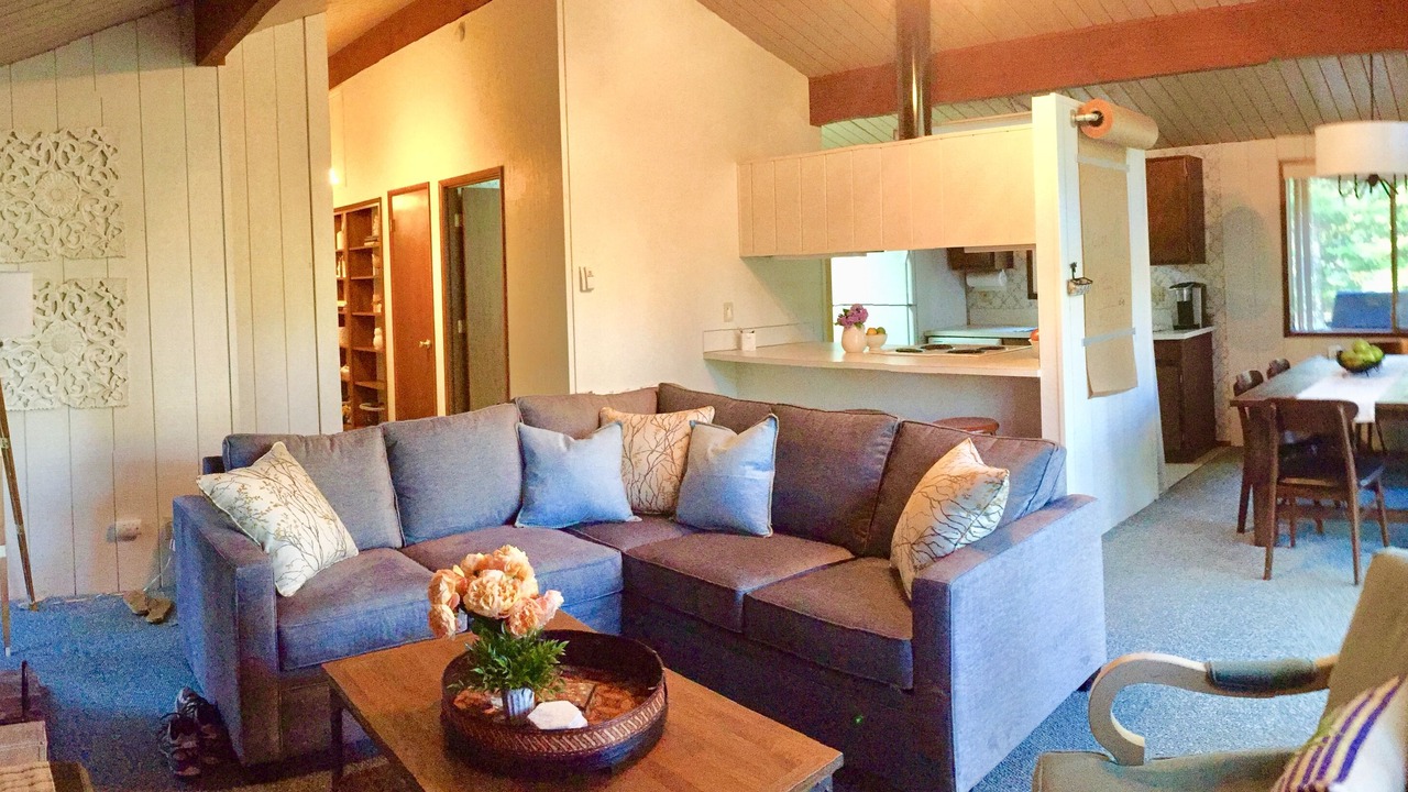 Photo of Livingroom in Black Butte Ranch